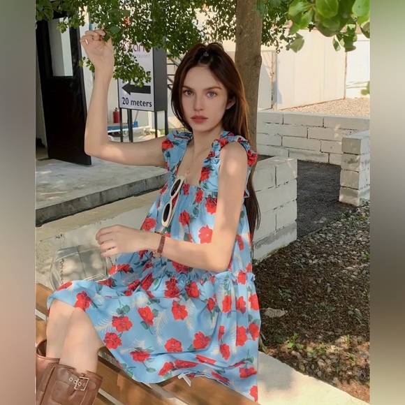 Floral baby doll mini dress with stretchy straps and bodice - Picture 2 of 5